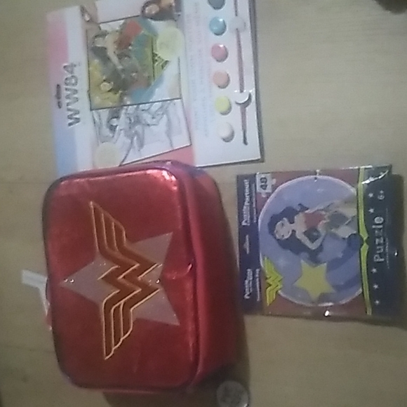 Wonder Woman Lunch box & paint book & Puzzle.. kids - Picture 2 of 8